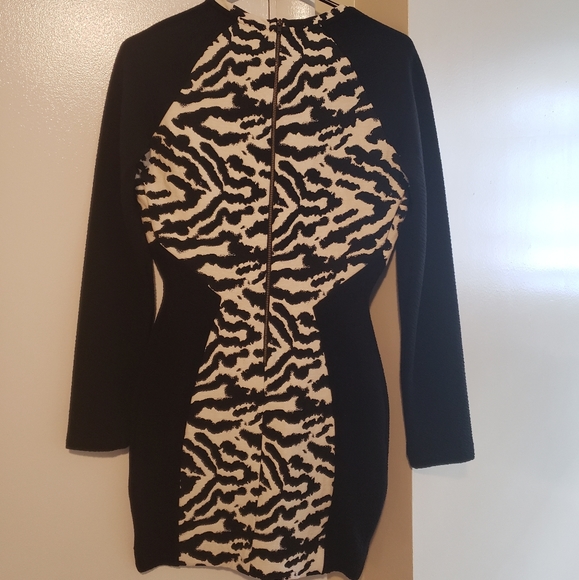 Dress - Picture 3 of 3